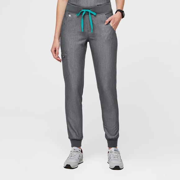 Figs Pants - Figs Zamora™ Jogger Scrub Pants in graphite/grey